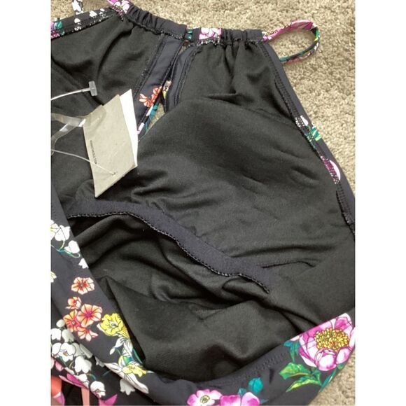 New. Kenneth Cole floral tankini. Small. Retails $84 - Picture 7 of 9